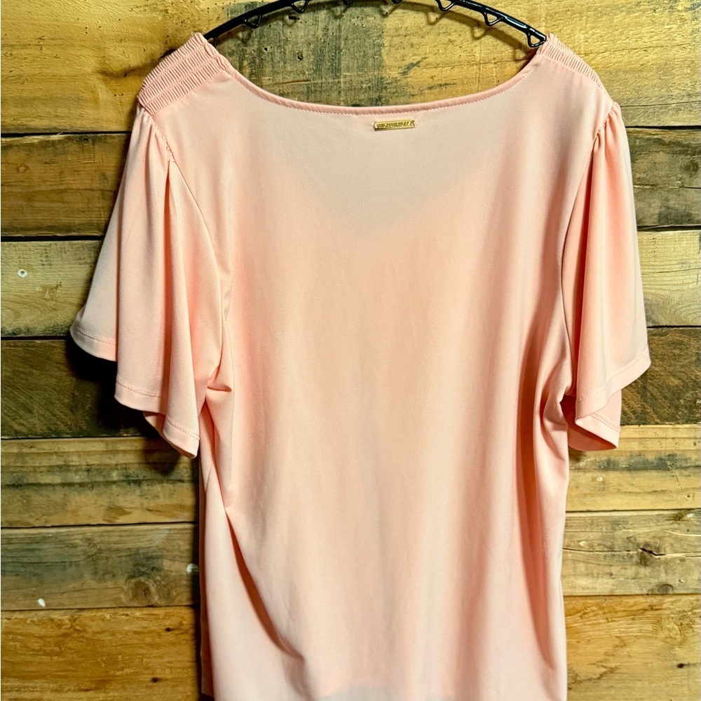 Michael Kors Soft pink blouse
super minor pilling as pictured.
Smoke free home - Picture 2 of 5
